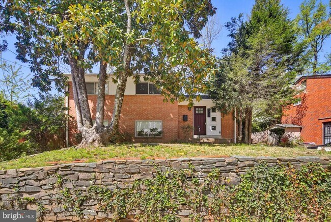 Building Photo - 9717 Hedin Dr