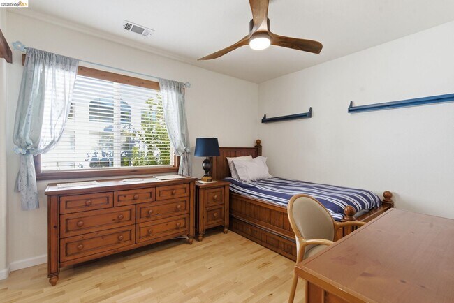 Building Photo - 257 Golf Links St