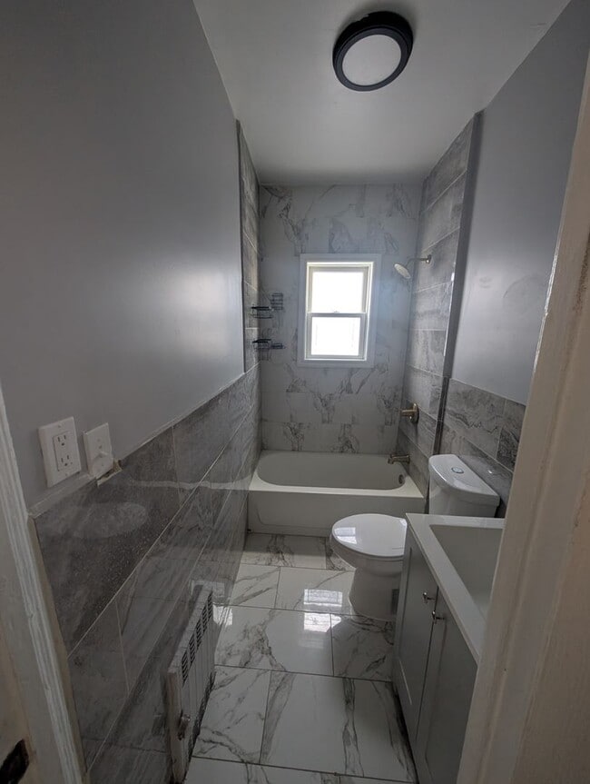 Building Photo - 160 S 12th St