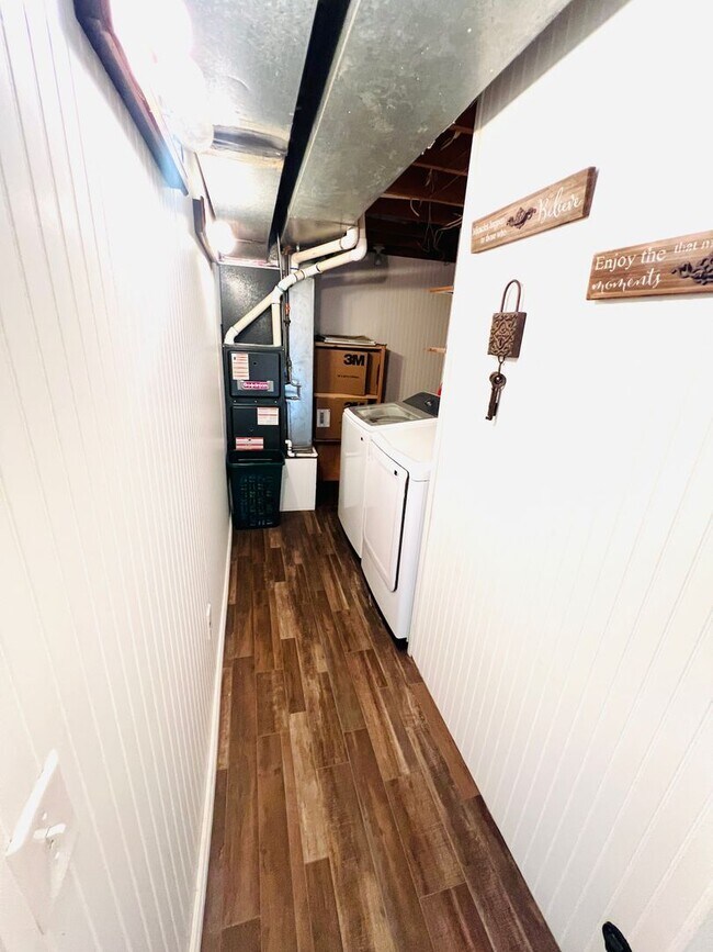 Building Photo - Beautiful 4 Bedroom 3-Bathroom Home