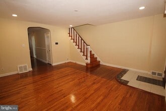 Building Photo - 222 W Colonial St