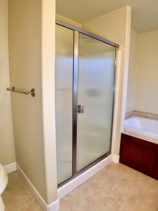 Building Photo - Stunning 3BD  Lake Shore Home with Office and Loft Area!  Gorgeous Finishes!