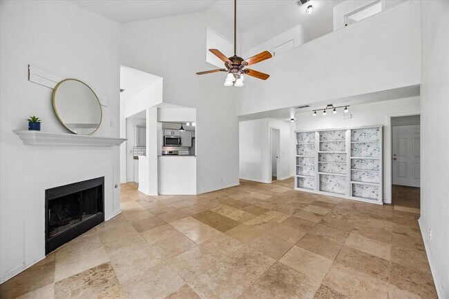 Building Photo - 124 Lago Grande Dr