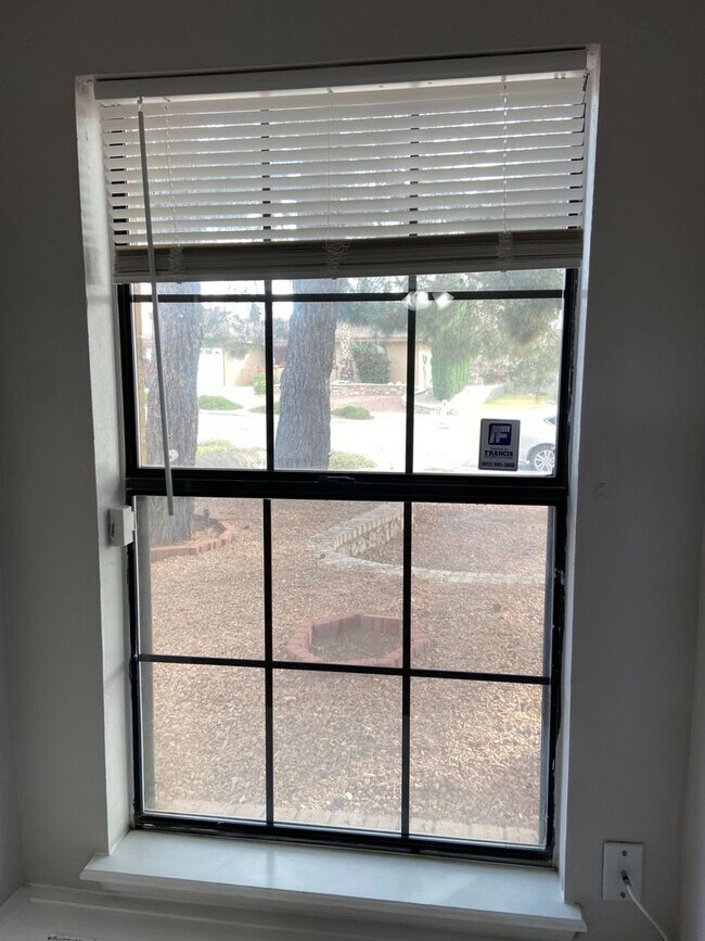 Building Photo - Home For Rent