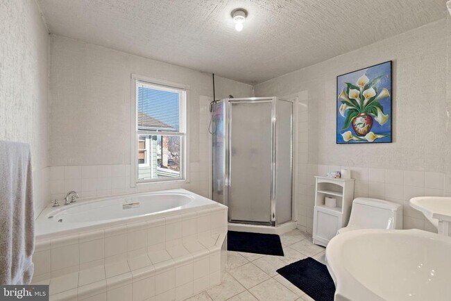 Building Photo - 233 Melrose Ave