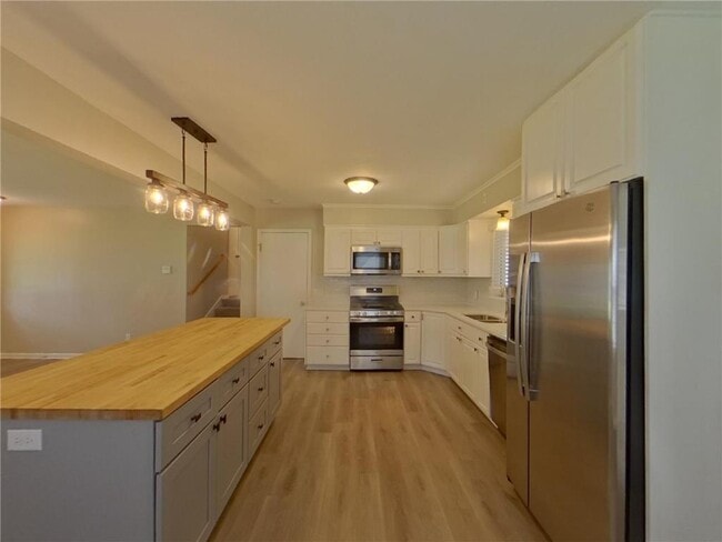 Building Photo - 7755 Eastwood Rd