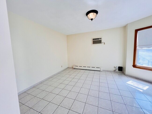 Building Photo - 34 Medford St