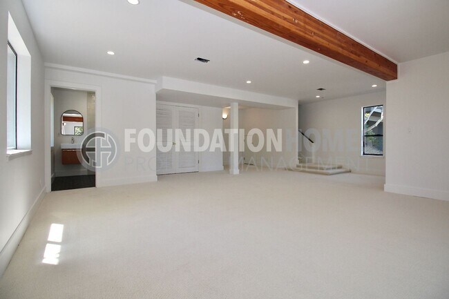 Building Photo - Remodeled Luxury Mill Valley Retreat - FOU...