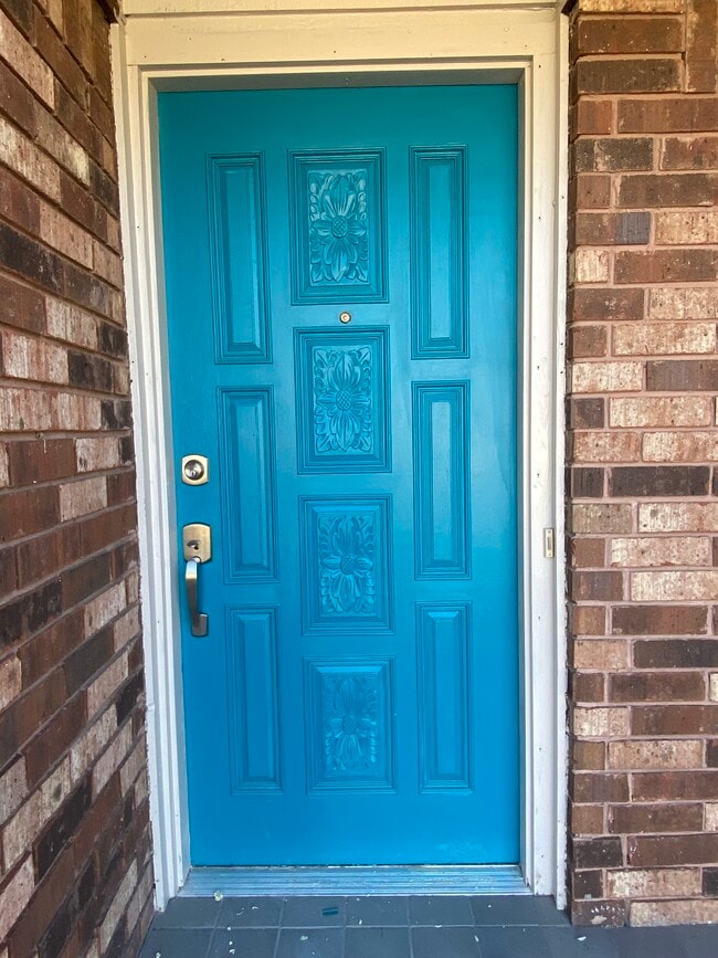 Building Photo - 2817 E El Paso St