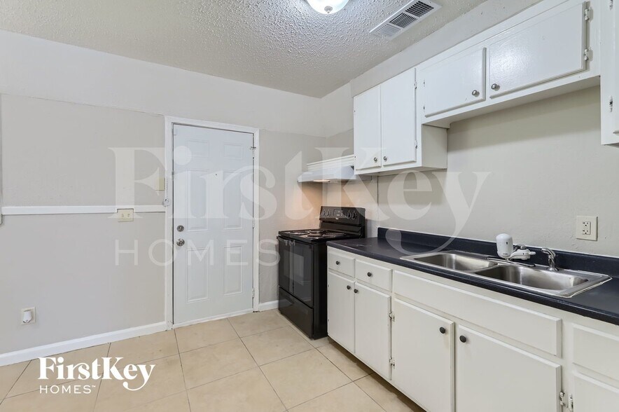 Building Photo - 917 Montclair Dr