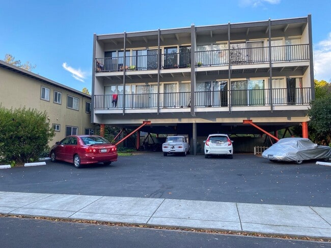 Building Photo - 360 Jean St