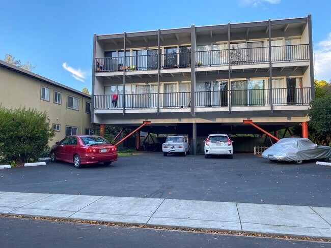 Building Photo - Tranquil and Remodeled 2BR/1BA Updated Uni...
