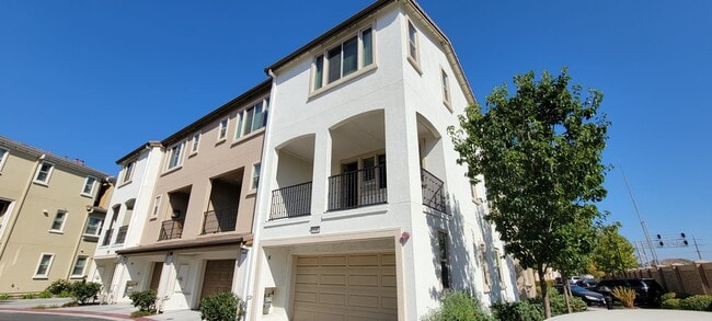 Building Photo - 2749 Ferrara Cir