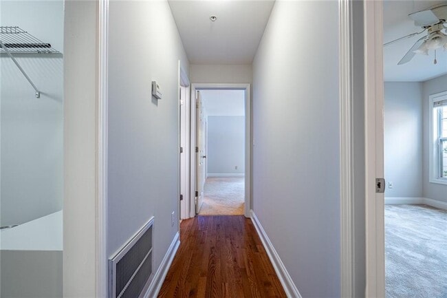 Building Photo - 402 Madison Ln S E