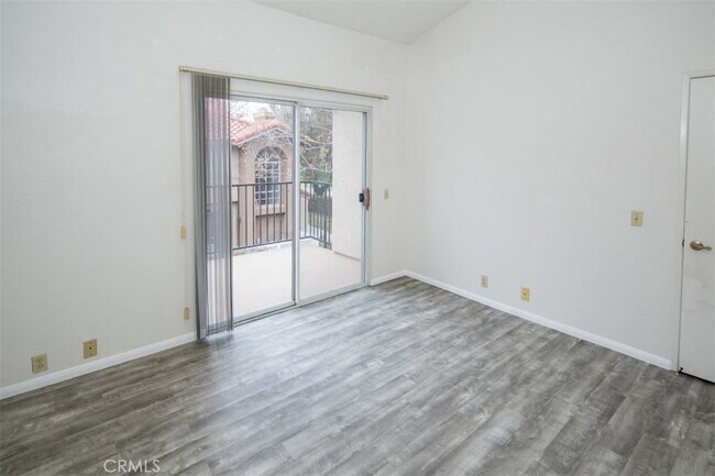 Building Photo - 29 Blue Oak