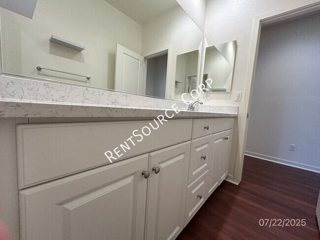 Building Photo - 45051 Marbella St