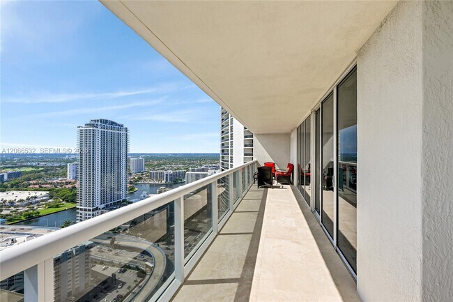 Building Photo - 1830 S Ocean Dr
