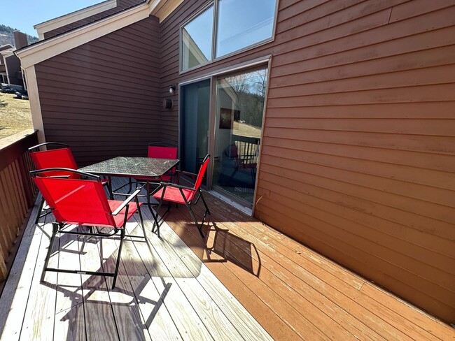 Building Photo - Beautiful Fully Furnished Seasonal 2 Bed 1...