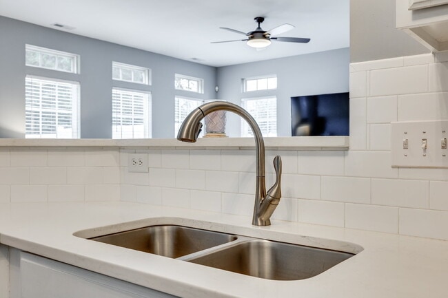 Building Photo - 928 Kite Dr