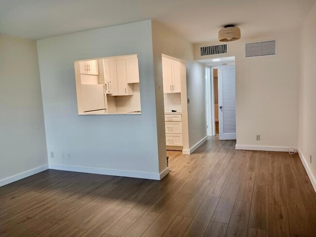 Building Photo - 1980 Sunset Ave