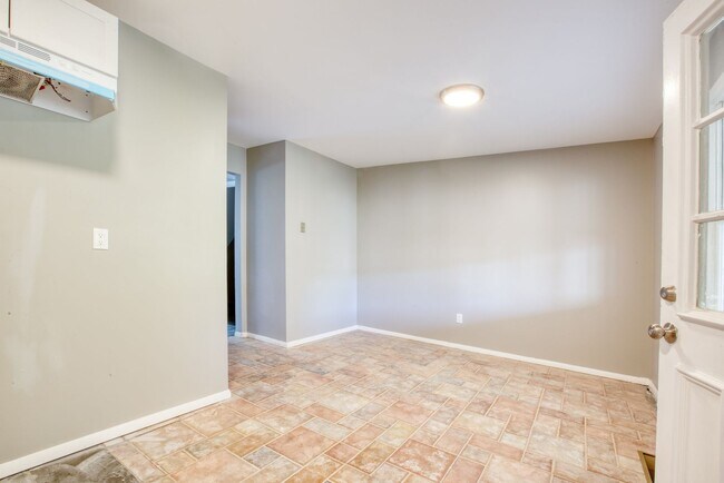 Building Photo - 72 Ceasar Drive - Unit 3 (left)