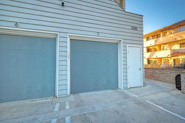 Building Photo - 3285 Ocean Front Walk