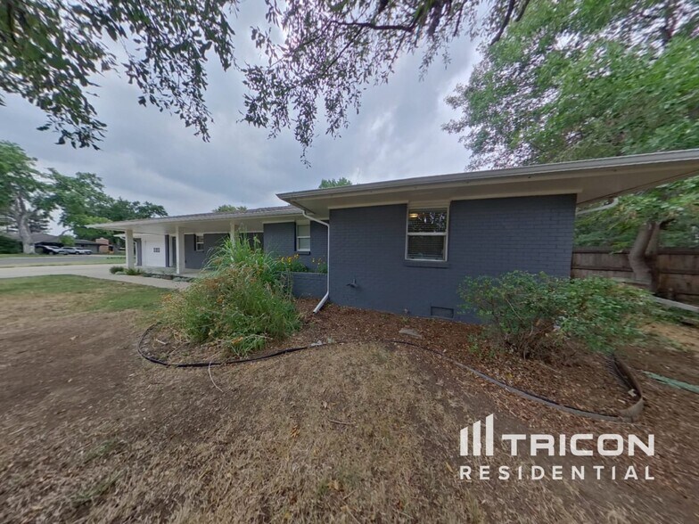 Primary Photo - 2337 S Elm Dr