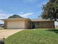 Building Photo - 3202 SE Footman Ln