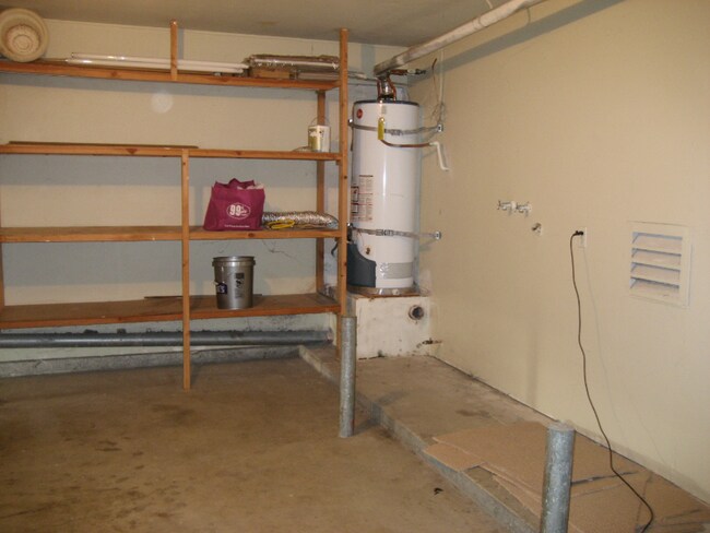 Building Photo - 4874 Thille St