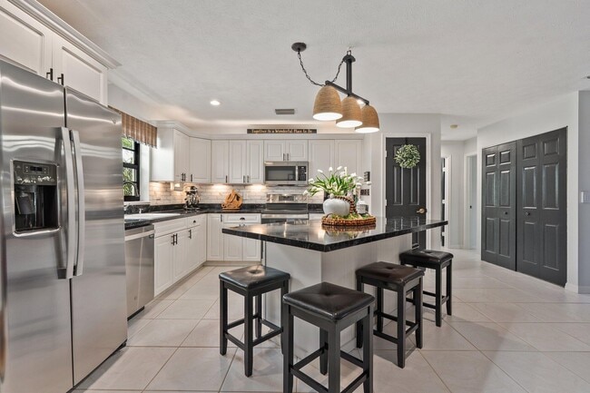 Building Photo - 2186 SE Wild Meadow Cir