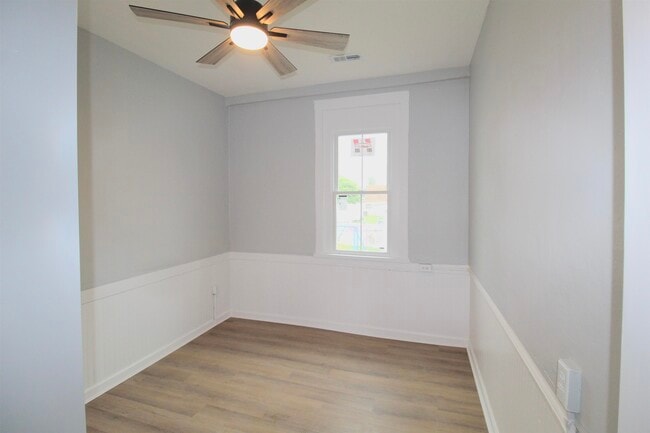 Building Photo - 209 E Spotswood Ave