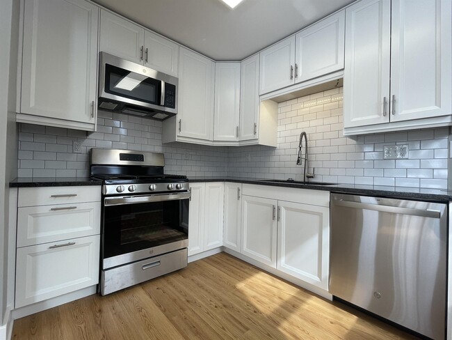 Building Photo - 4059 Brunswick Ave S