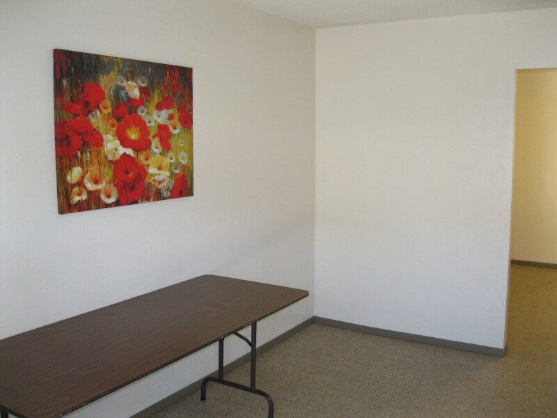 Building Photo - 633 N Fig St