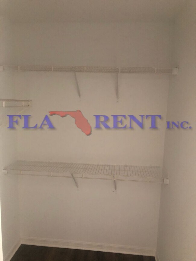 Building Photo - 2/1 condo in Orlando