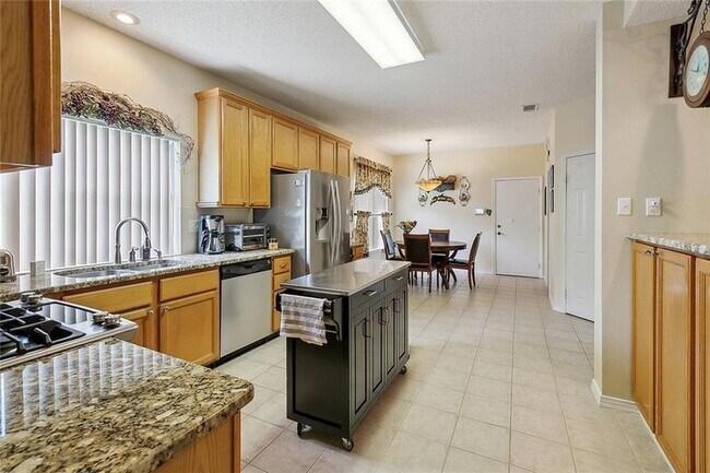 Building Photo - 3126 Meadow Lake Dr E