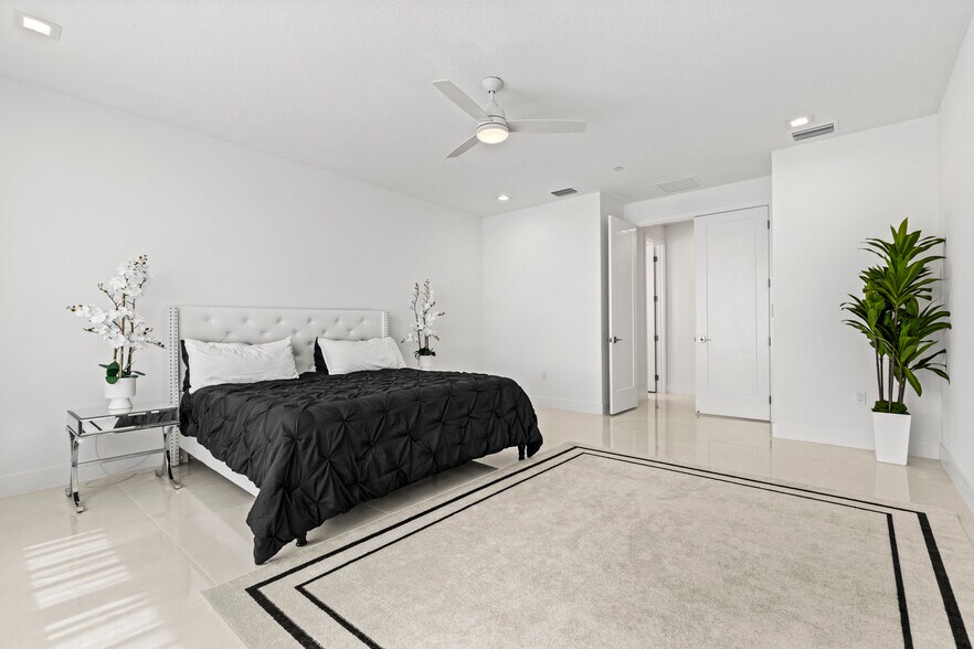 Building Photo - 12884 Wingspan Ct