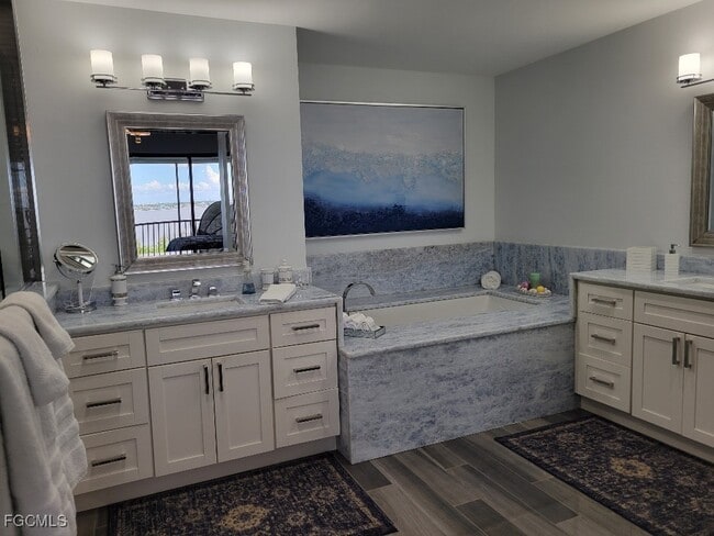 Building Photo - 11620 Court of Palms