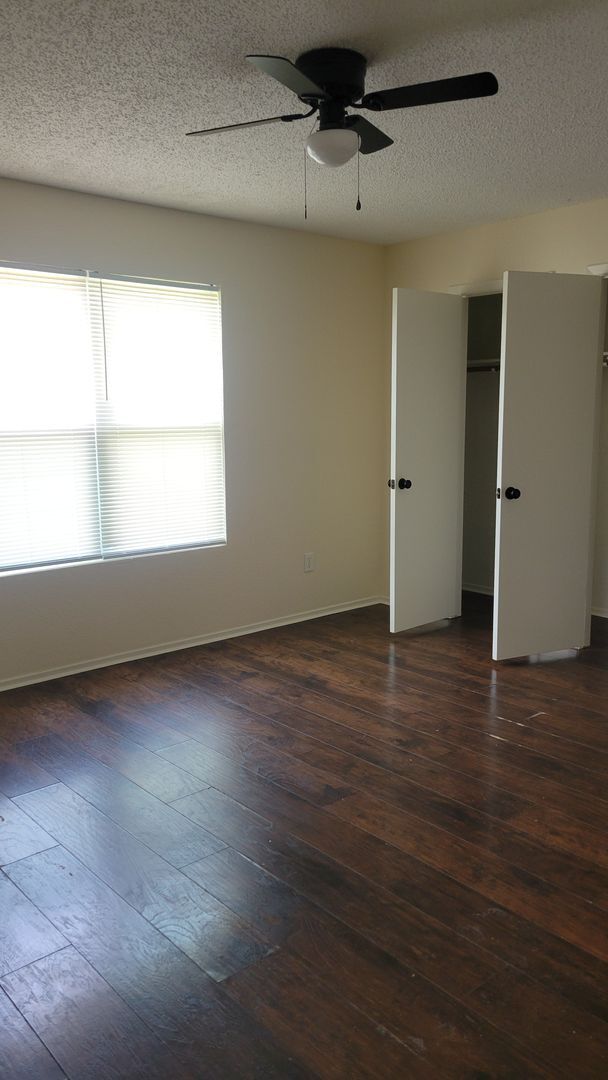 Building Photo - 1402 Miranda Ave