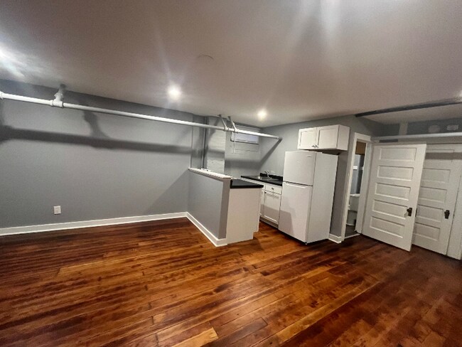 Building Photo - 1830 N Oakland Ave