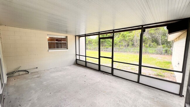Building Photo - Modern Comfort Meets Prime Location – Spac...