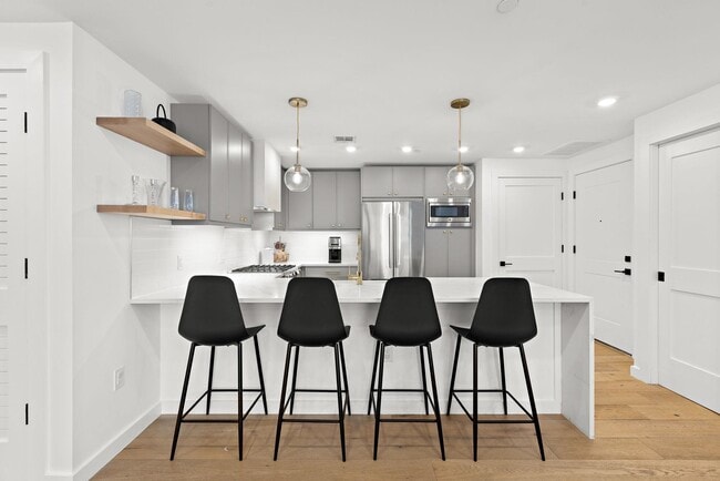 Building Photo - 830 Park Ave