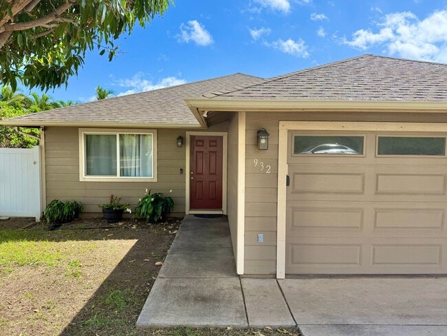 Building Photo - 3 Bedroom / 2 Bathroom Home in Waikapu Gardens!