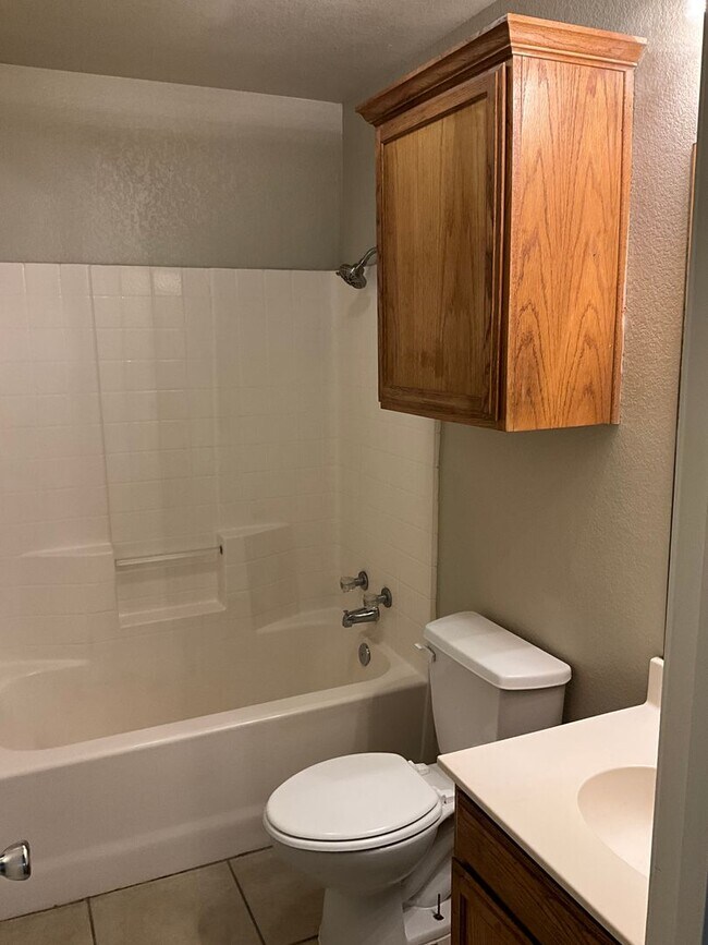 Building Photo - 10220 Lilac Ln