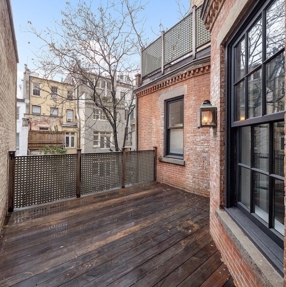 Building Photo - 127 E 69th St