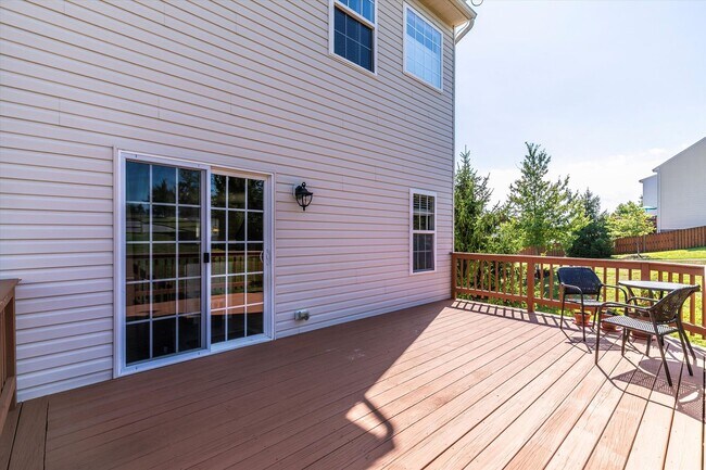 Building Photo - Twin Arch