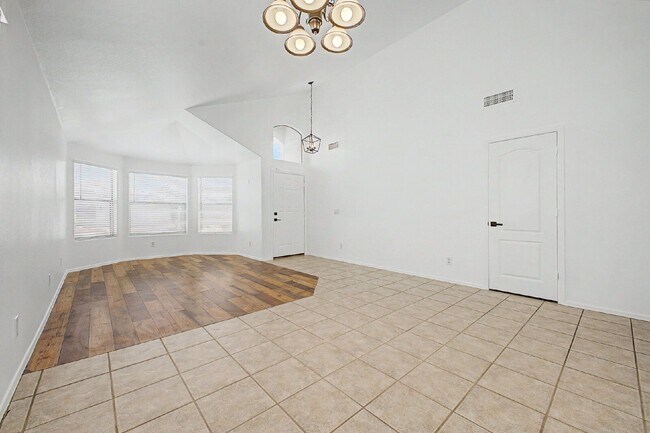 Building Photo - 12570 Desert Flower Rd