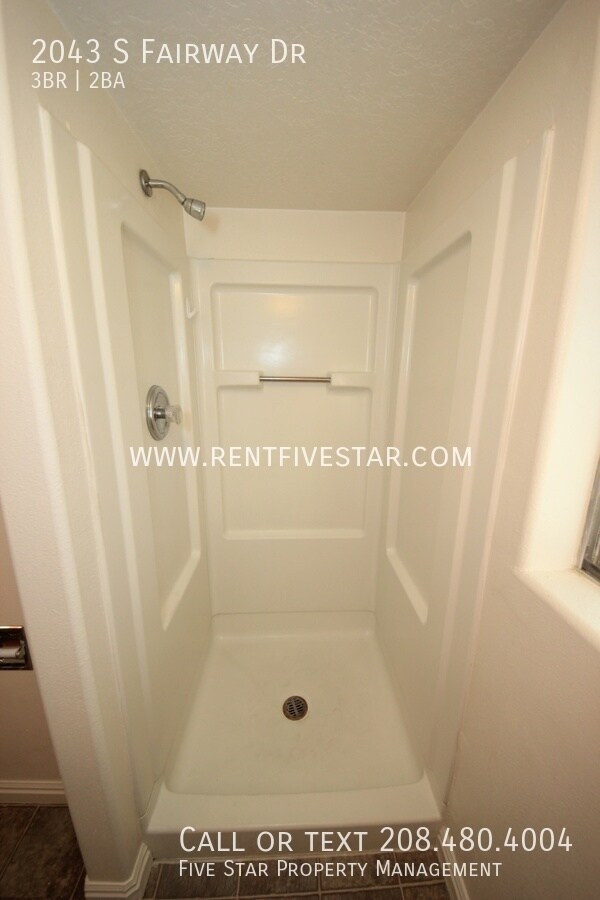 Building Photo - 2043 S Fairway Dr