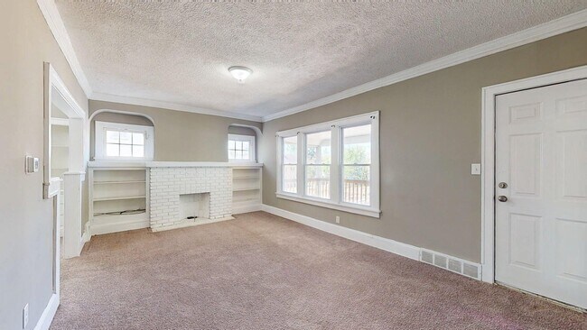 Building Photo - 3633 E 143rd St