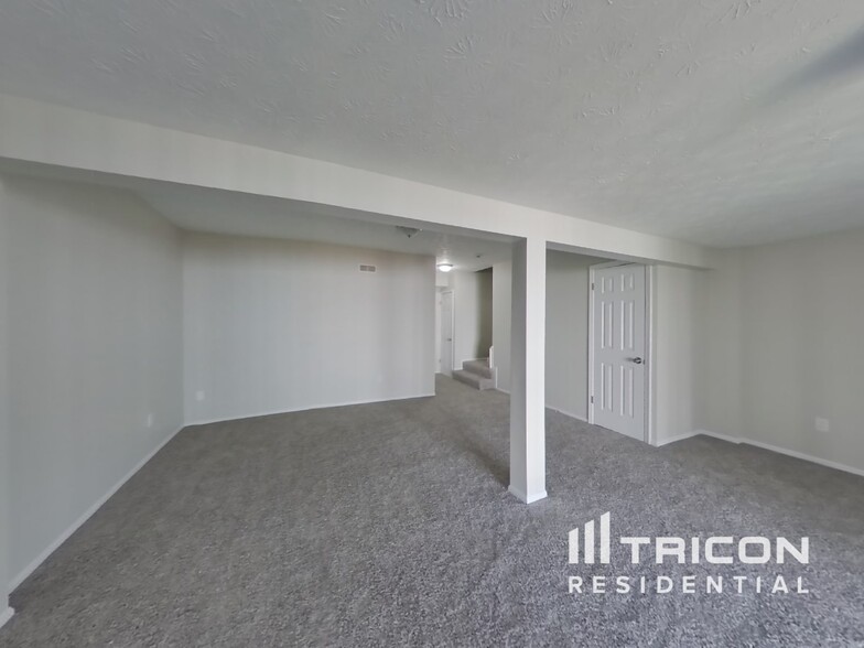 Building Photo - 6 Dancer Ct