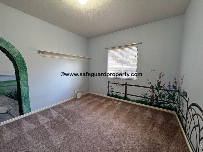 Building Photo - Wonderful 4 Bedroom Home with an Office in...